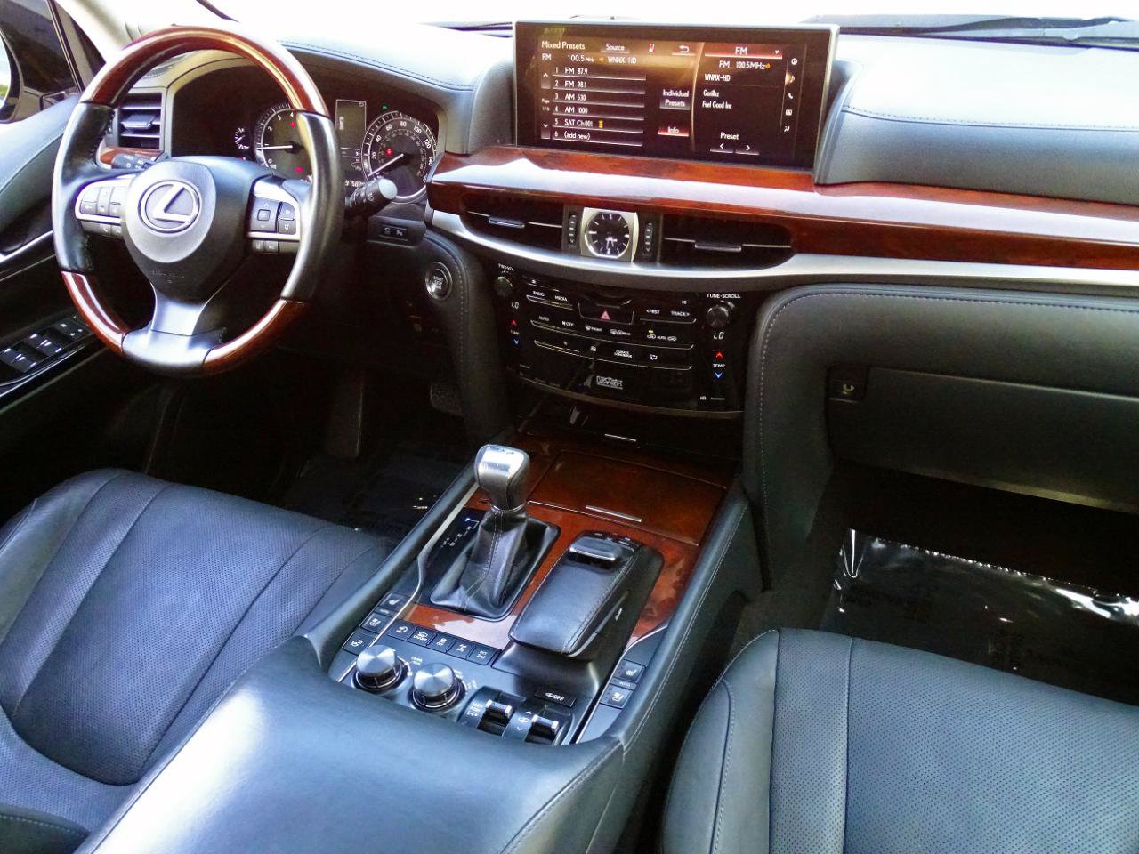 Used 2019 Lexus LX 570 4WD w/ Luxury Package image 33