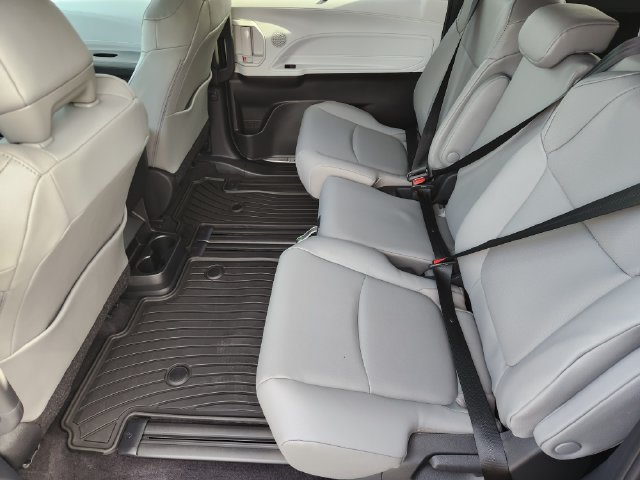 New 2026 Toyota Sienna XLE FWD image 27