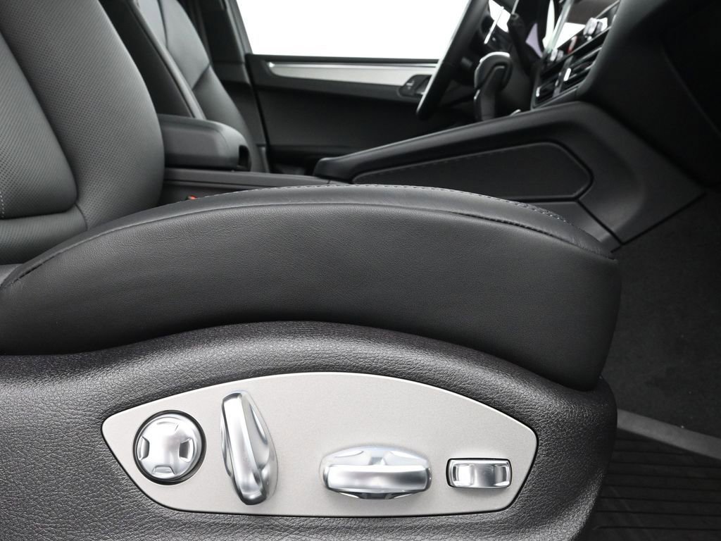 New 2025 Porsche Macan image 15