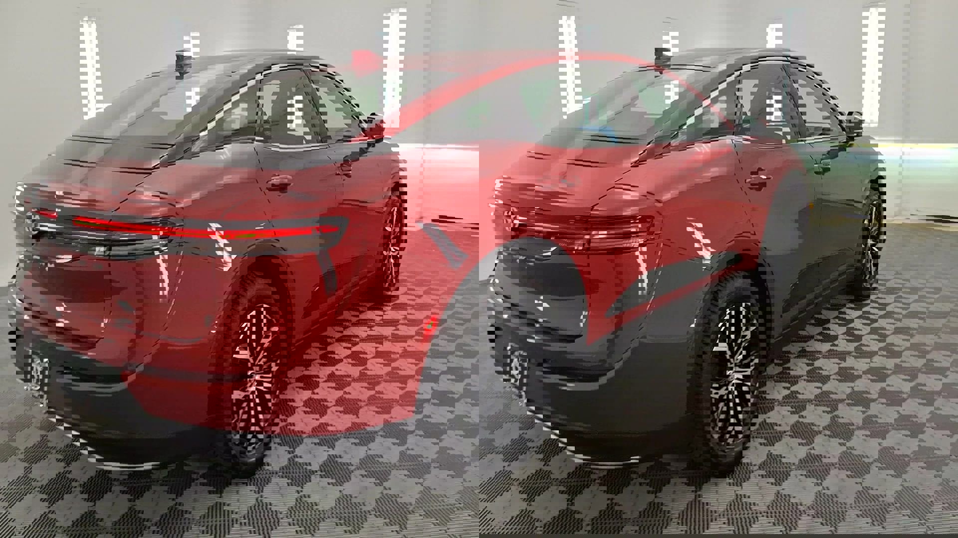 Used 2024 Toyota Crown XLE AWD/4WD image 4