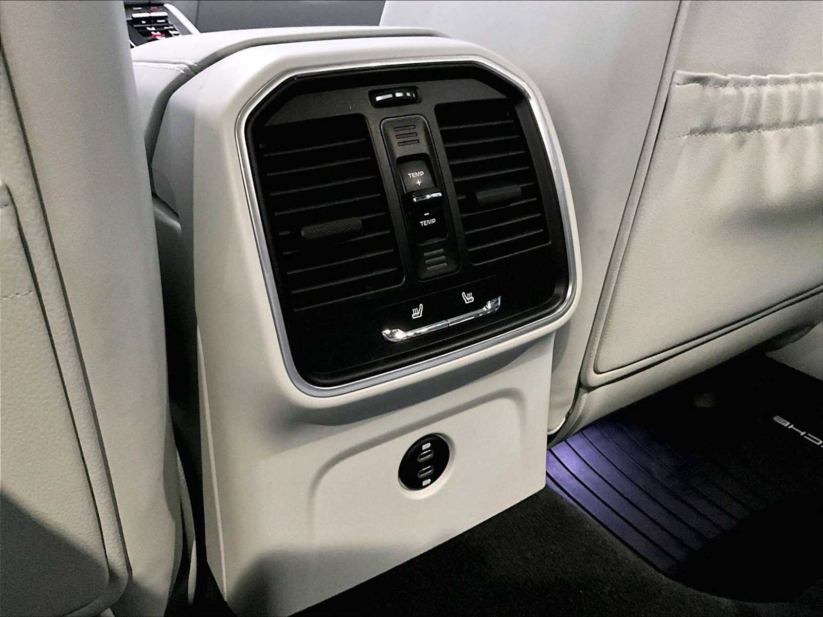 Used 2025 Porsche Macan Turbo image 30