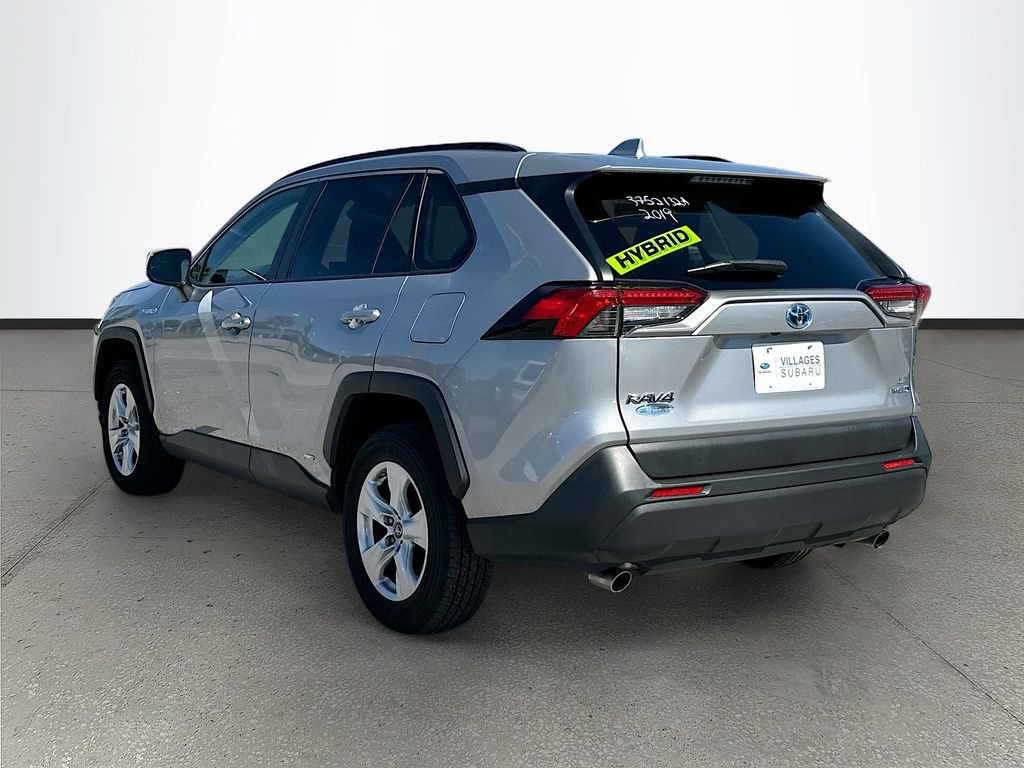Used 2019 Toyota RAV4 LE w/ Carpet Mat Package AWD/4WD image 5