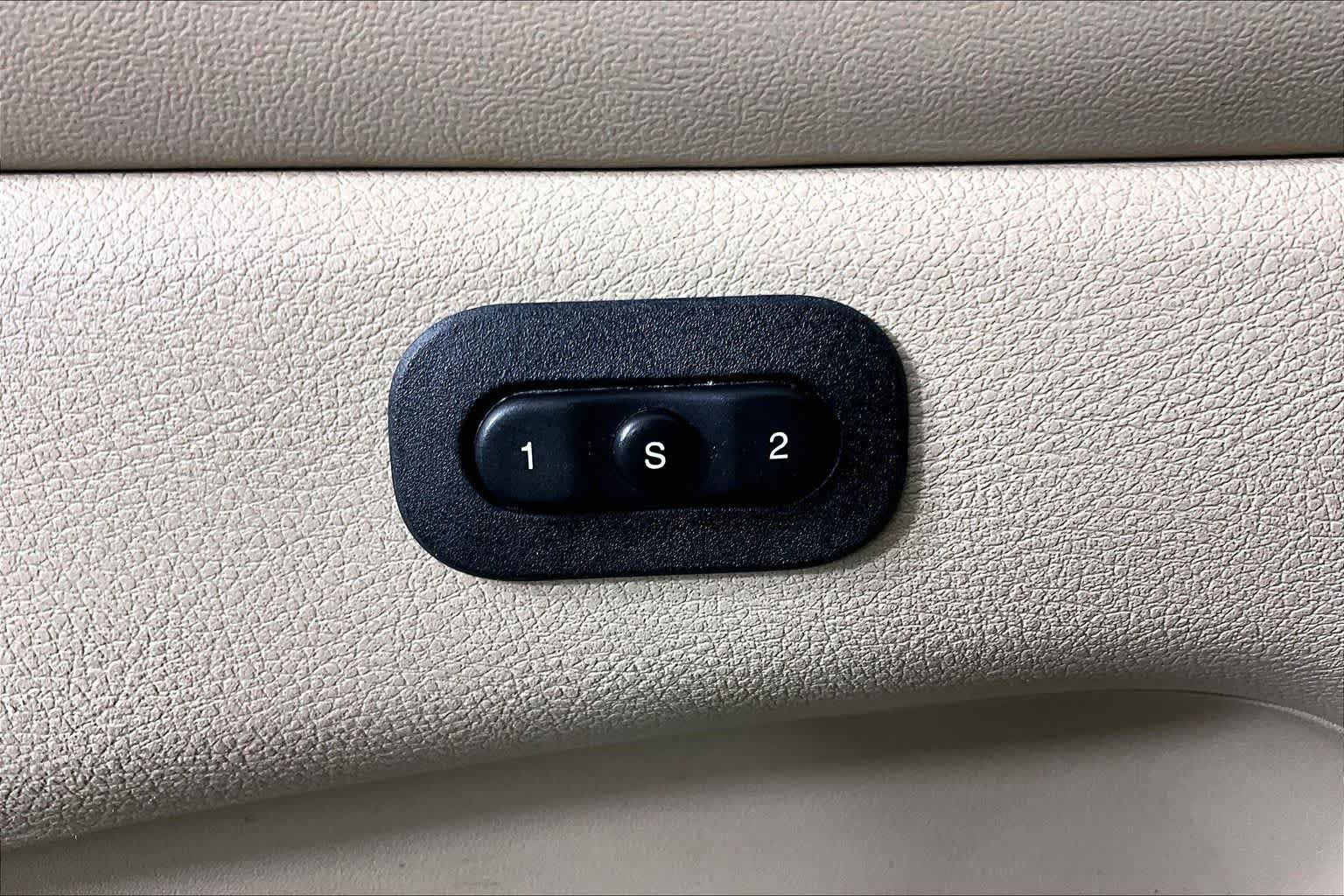 Used 2015 Dodge Durango Limited w/ Nav & Power Liftgate Group RWD image 32