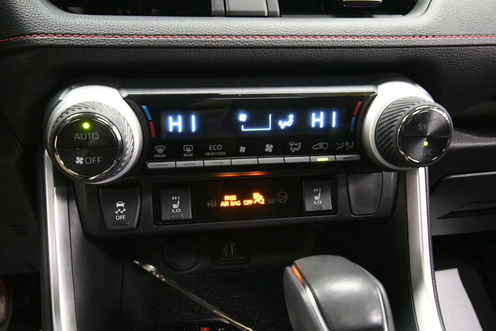 Used 2023 Toyota RAV4 SE w/ Weather & Moonroof Package AWD/4WD image 16