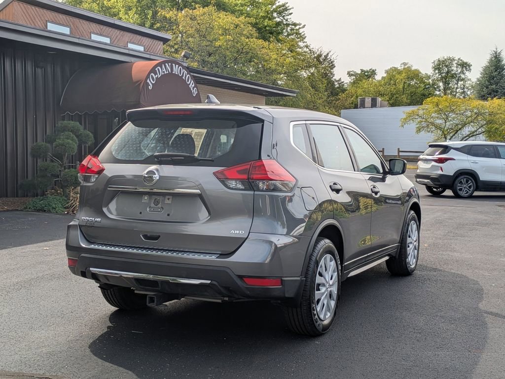 Used 2017 Nissan Rogue S image 4