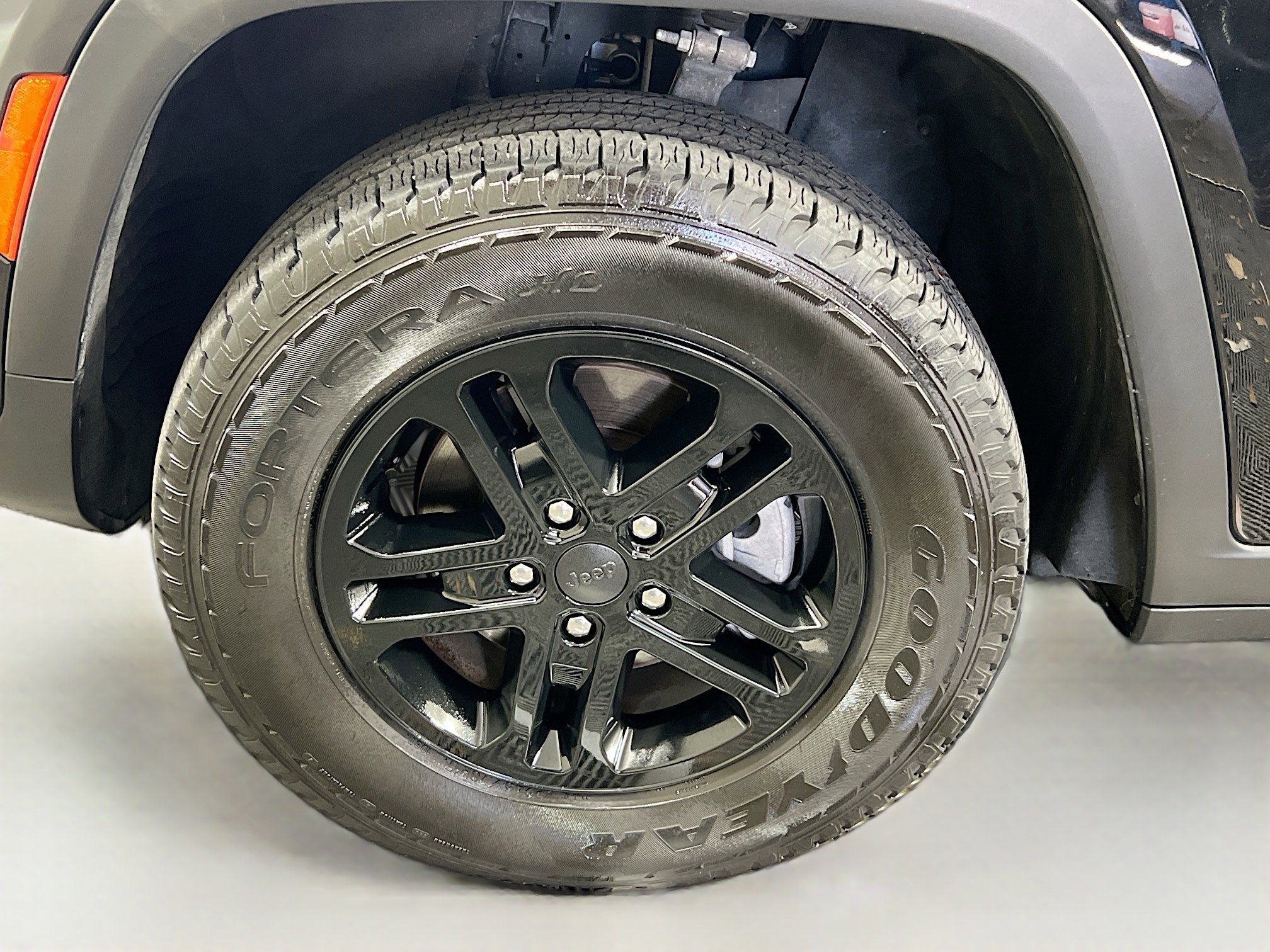 Used 2024 Jeep Grand Cherokee Laredo w/ Trailer Tow Package image 13