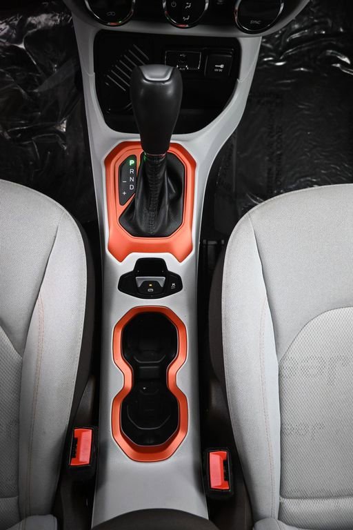 Used 2015 Jeep Renegade Latitude w/ Popular Equipment Group FWD image 17