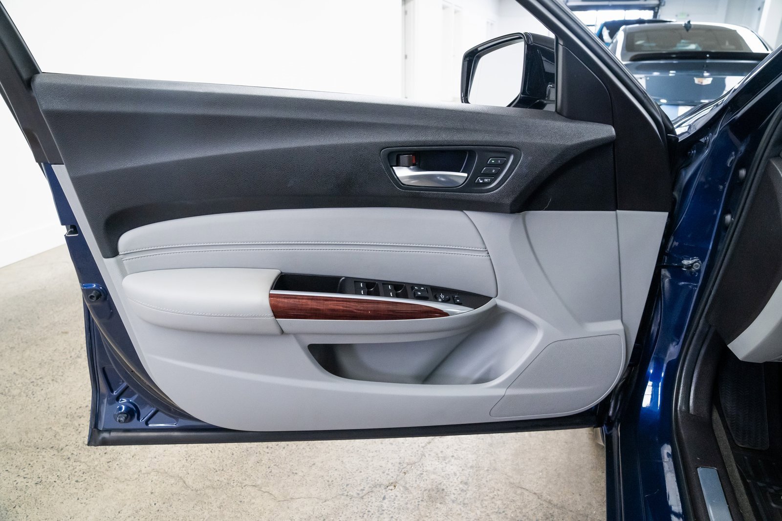 Used 2016 Acura TLX image 16