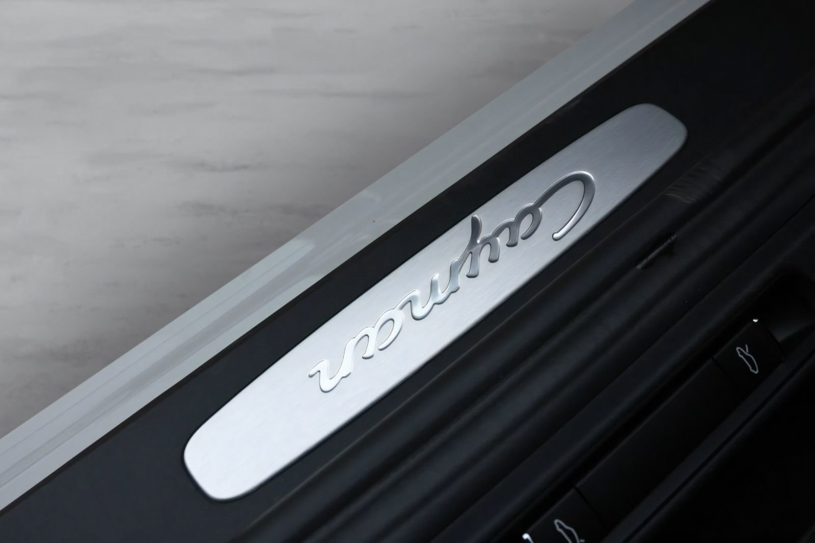 Used 2025 Porsche 718 Cayman RWD image 36