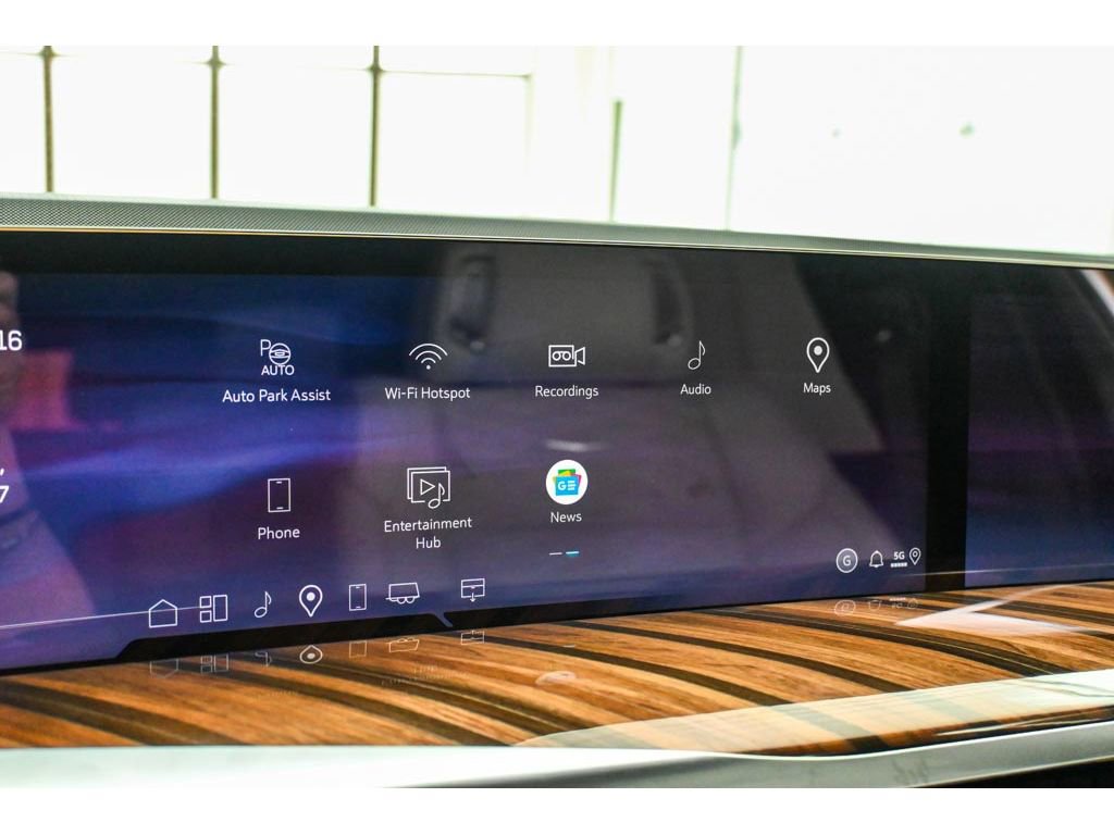 New 2026 Cadillac Escalade Platinum Sport w/ LPO, ONYX Package image 44