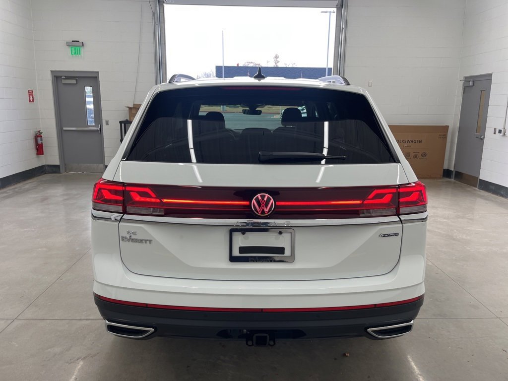 Certified 2025 Volkswagen Atlas SE image 4