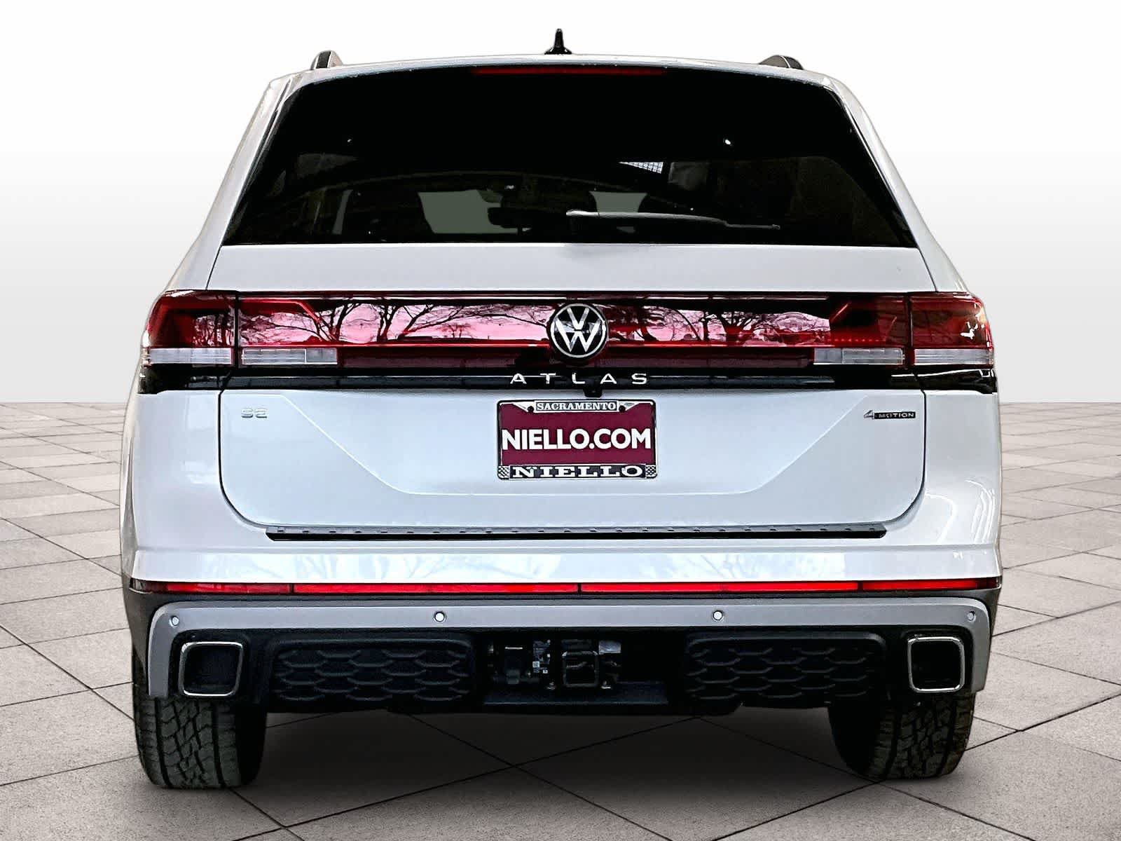 New 2026 Volkswagen Atlas Peak Edition AWD/4WD image 4