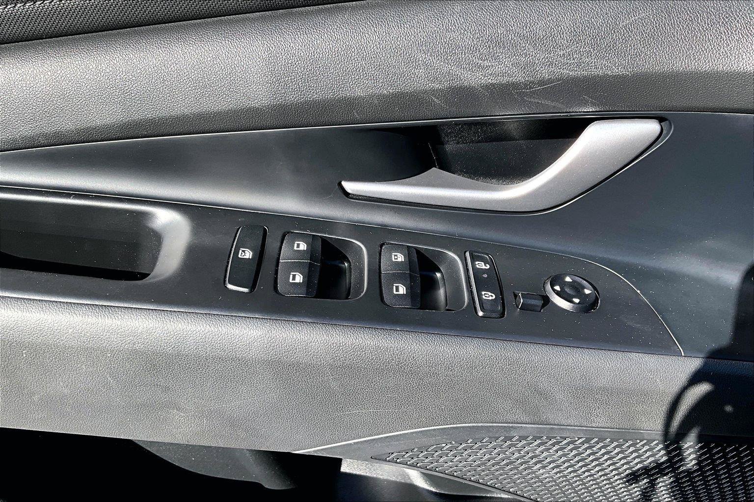 Used 2025 Hyundai Elantra SEL FWD image 35