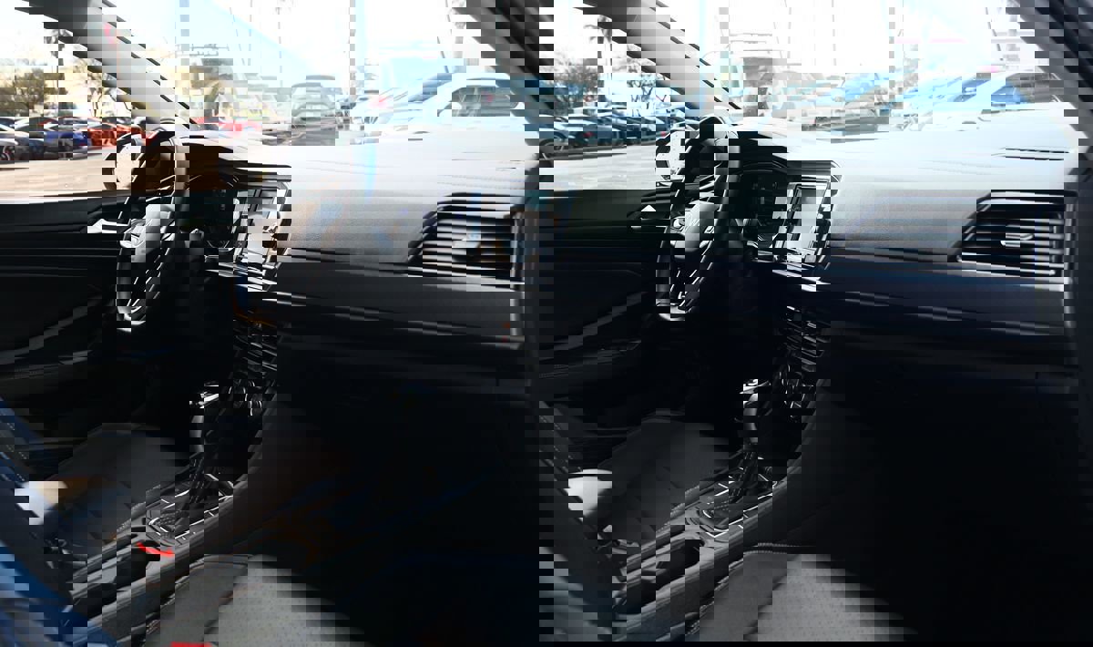 Used 2023 Volkswagen Jetta SE image 35