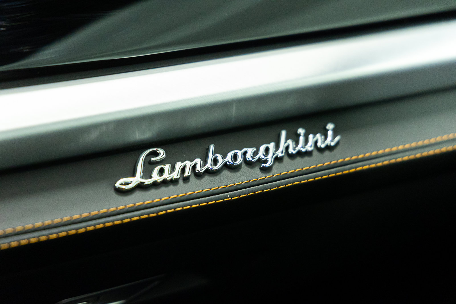 Used 2025 Lamborghini Urus S AWD/4WD image 36