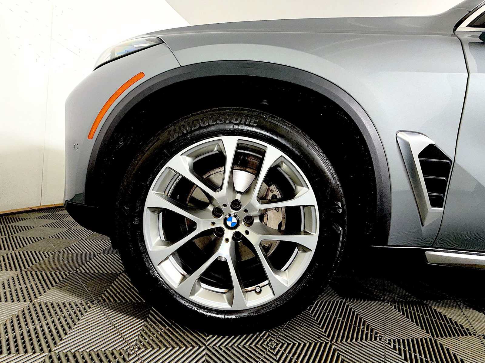 Used 2024 BMW X5 xDrive40i w/ Premium Package AWD/4WD image 8