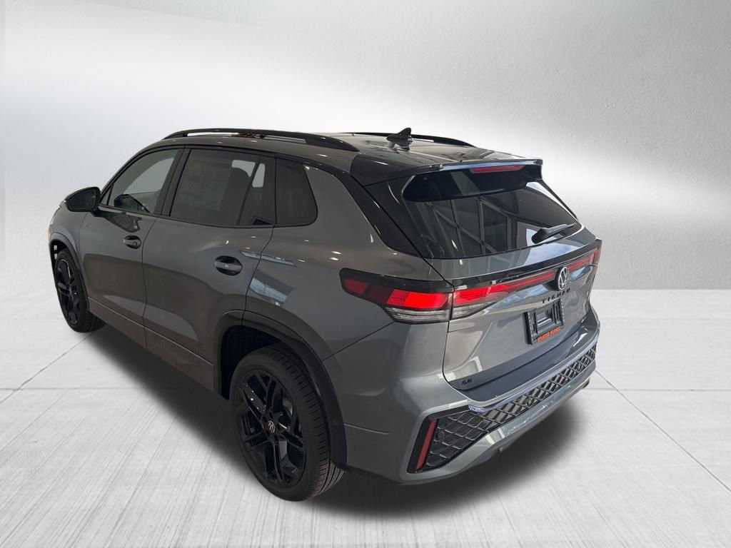 New 2025 Volkswagen Tiguan SE R-Line image 3