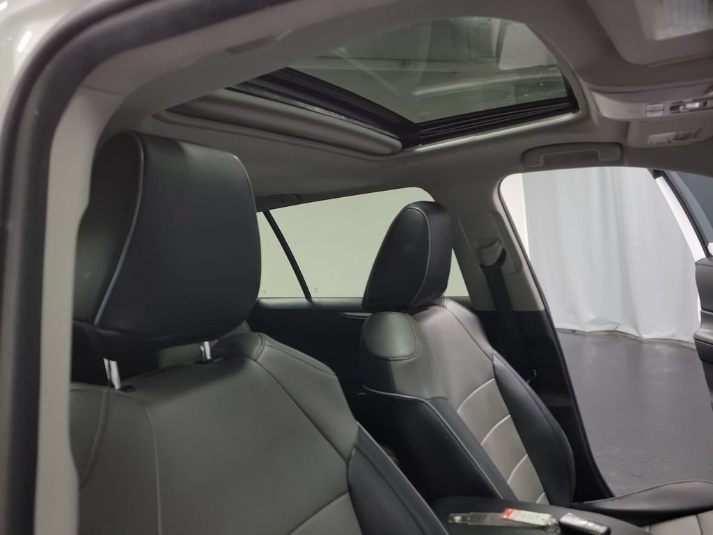Used 2019 Toyota RAV4 XLE w/ Carpet Mat Package AWD/4WD image 30
