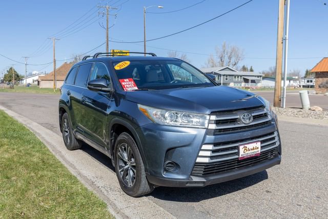 Used 2018 Toyota Highlander LE AWD/4WD image 3