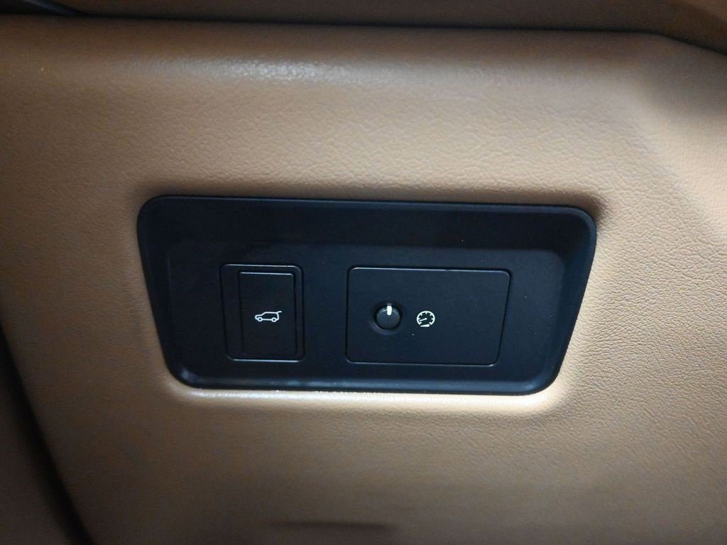 Used 2023 Jaguar F-PACE S image 30