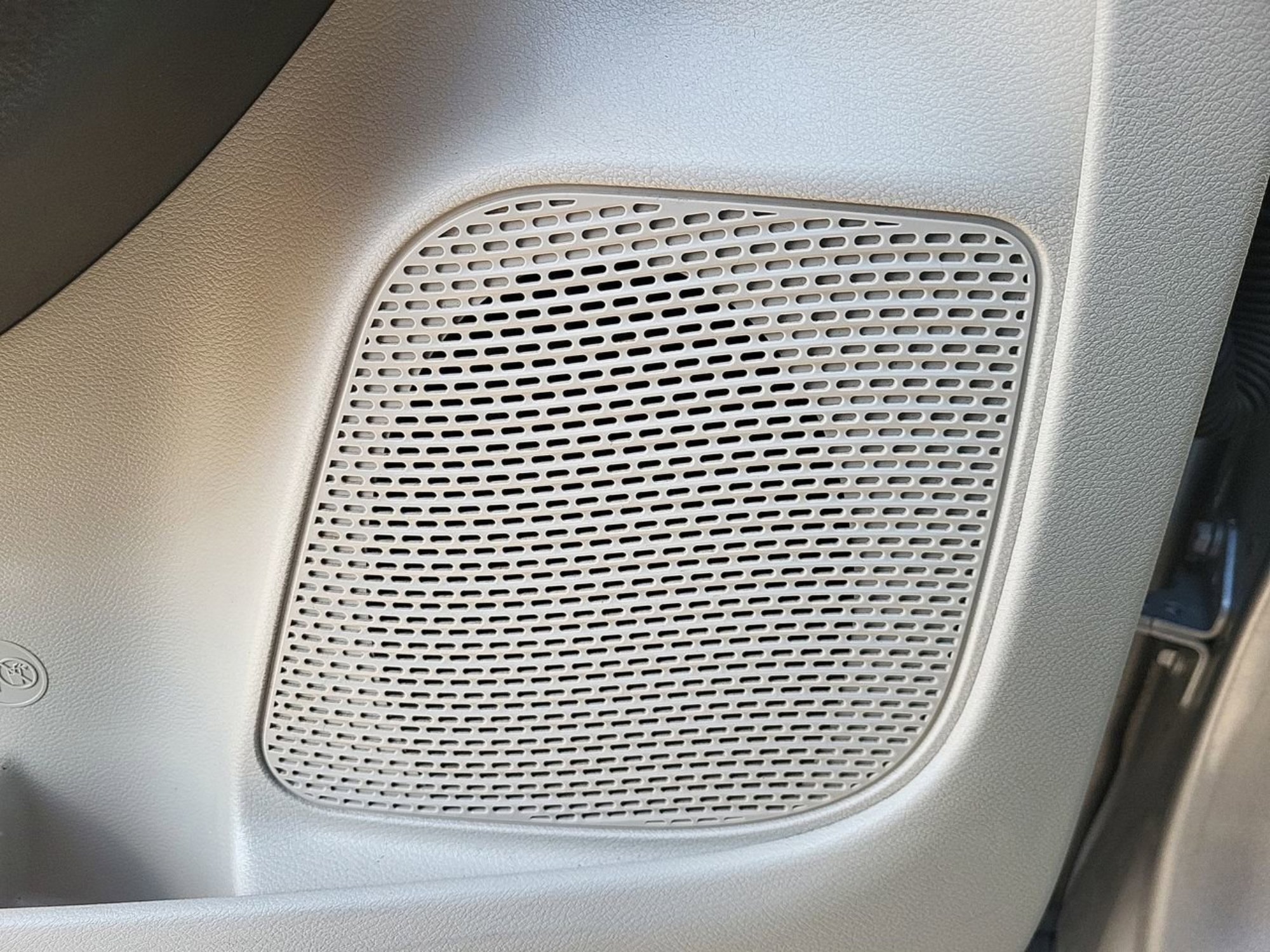 Used 2020 Chrysler Voyager Lxi image 11