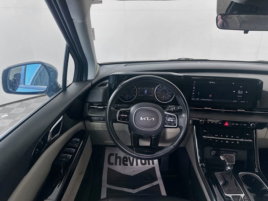 Used 2022 Kia Carnival EX image 23