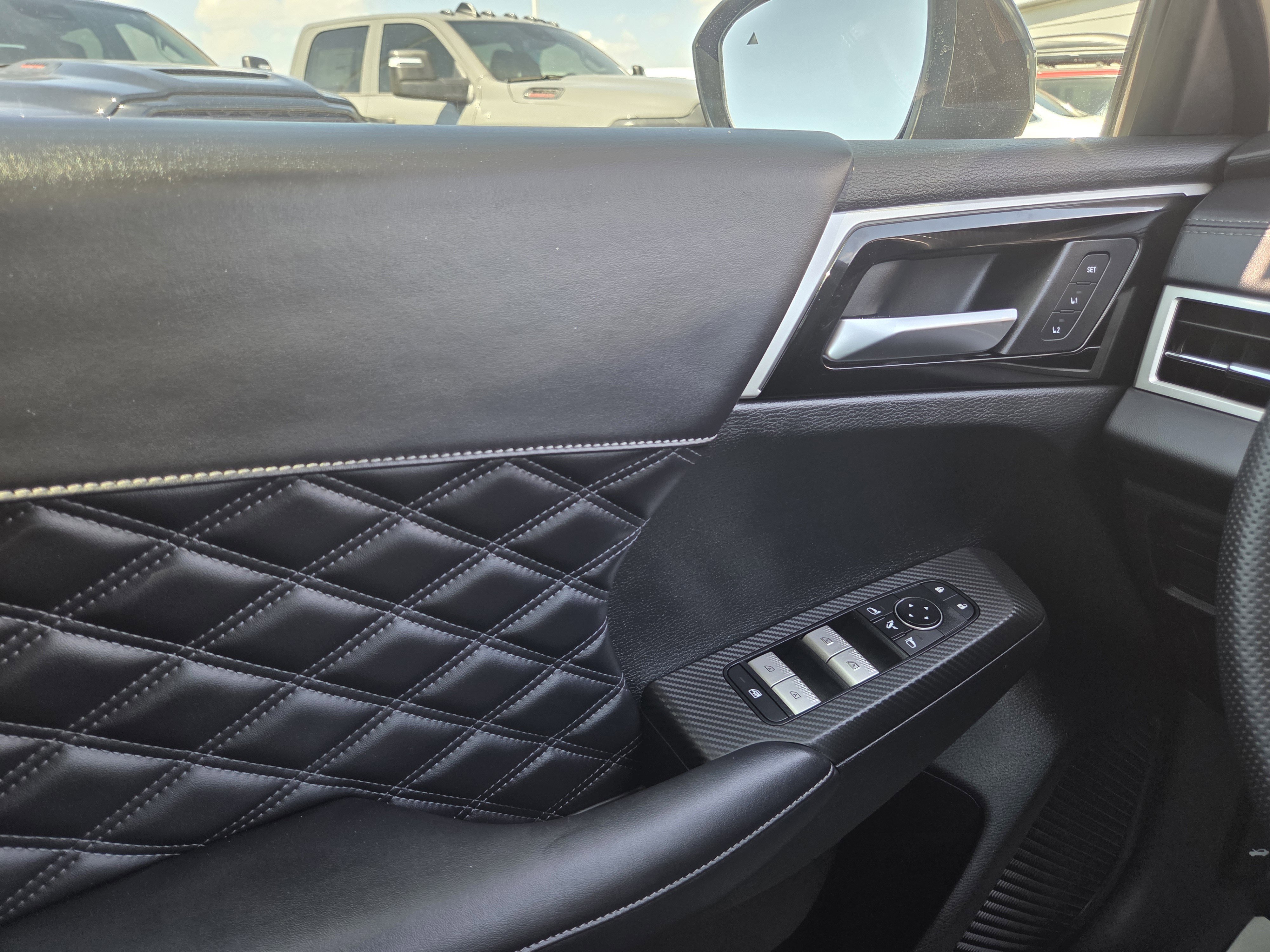 Used 2024 Mitsubishi Outlander SEL Black Edition image 40