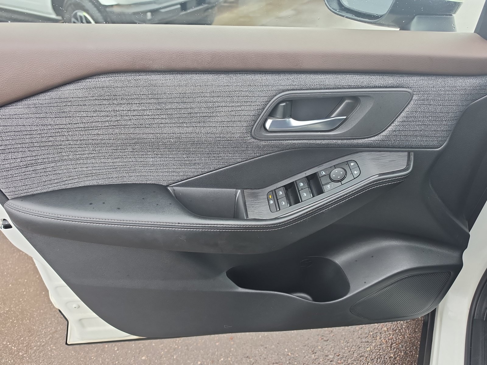 Used 2023 Nissan Rogue SV FWD image 10