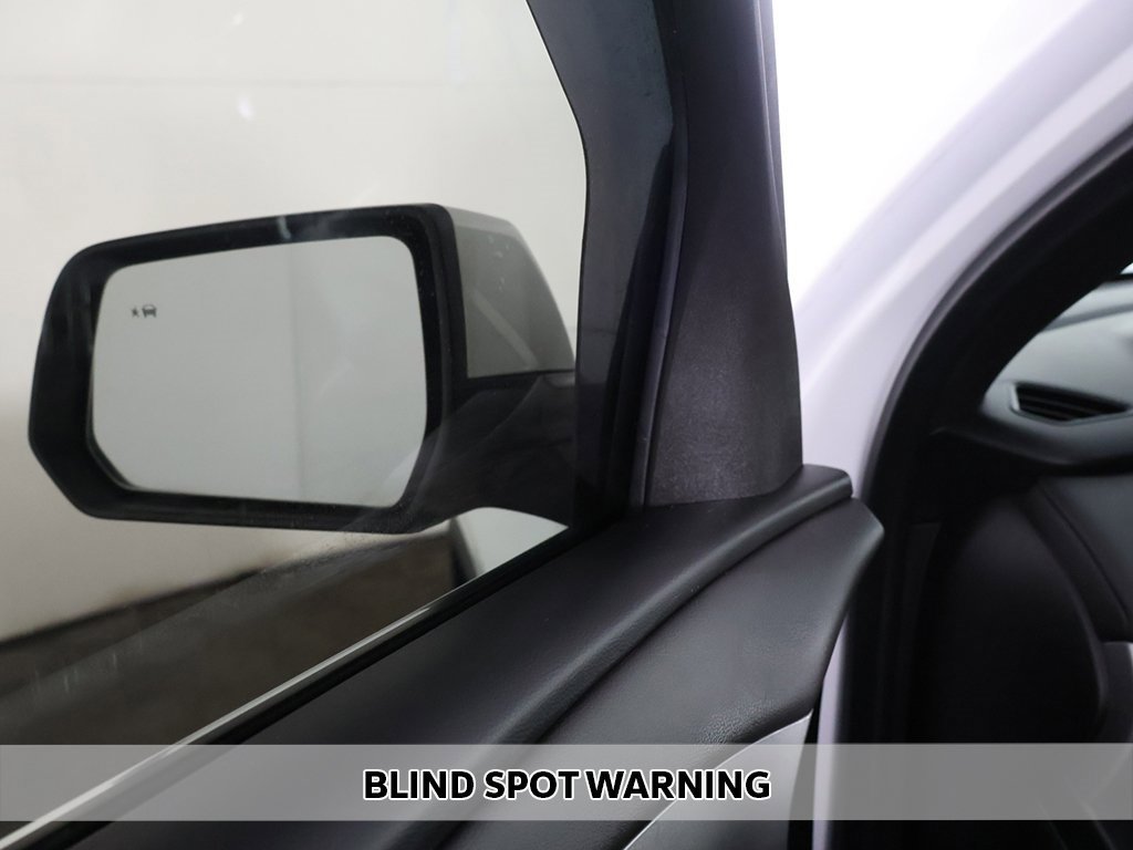 Used 2023 Chevrolet Traverse LT image 3