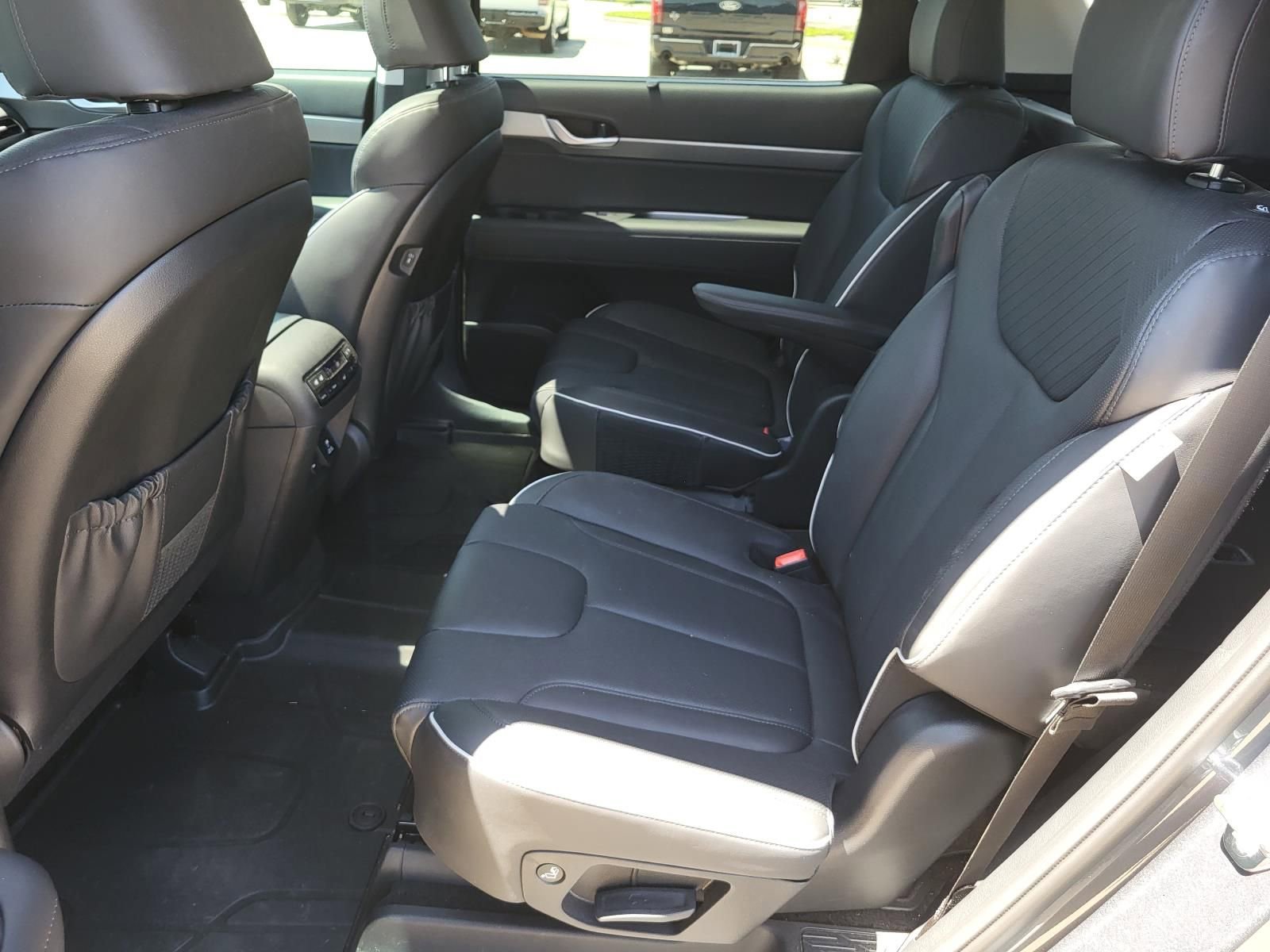 Used 2025 Hyundai Palisade SEL FWD image 17