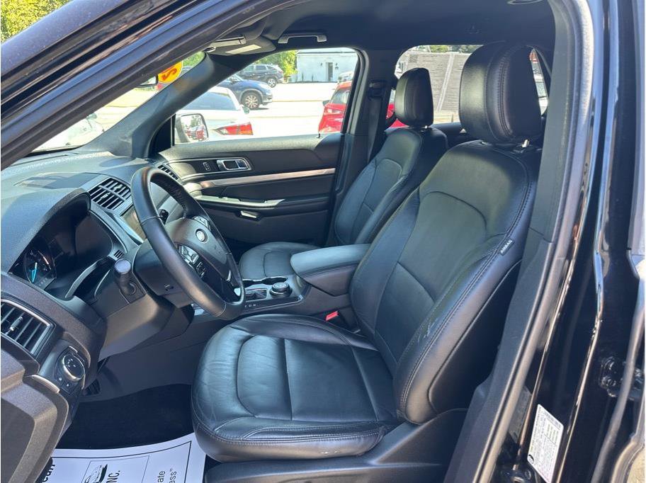 Used 2018 Ford Explorer XLT w/ Equipment Group 202A image 14