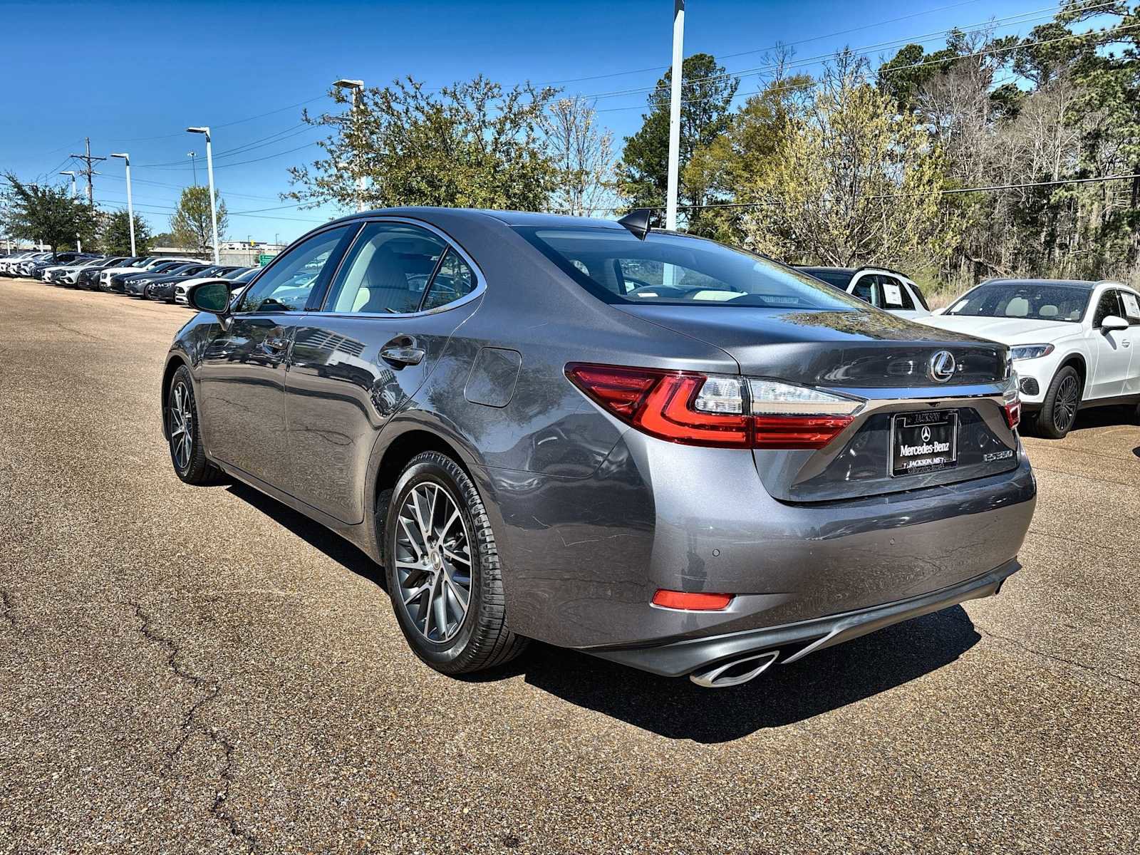 Used 2018 Lexus ES 350 w/ Luxury Package w/Wood Trim image 5