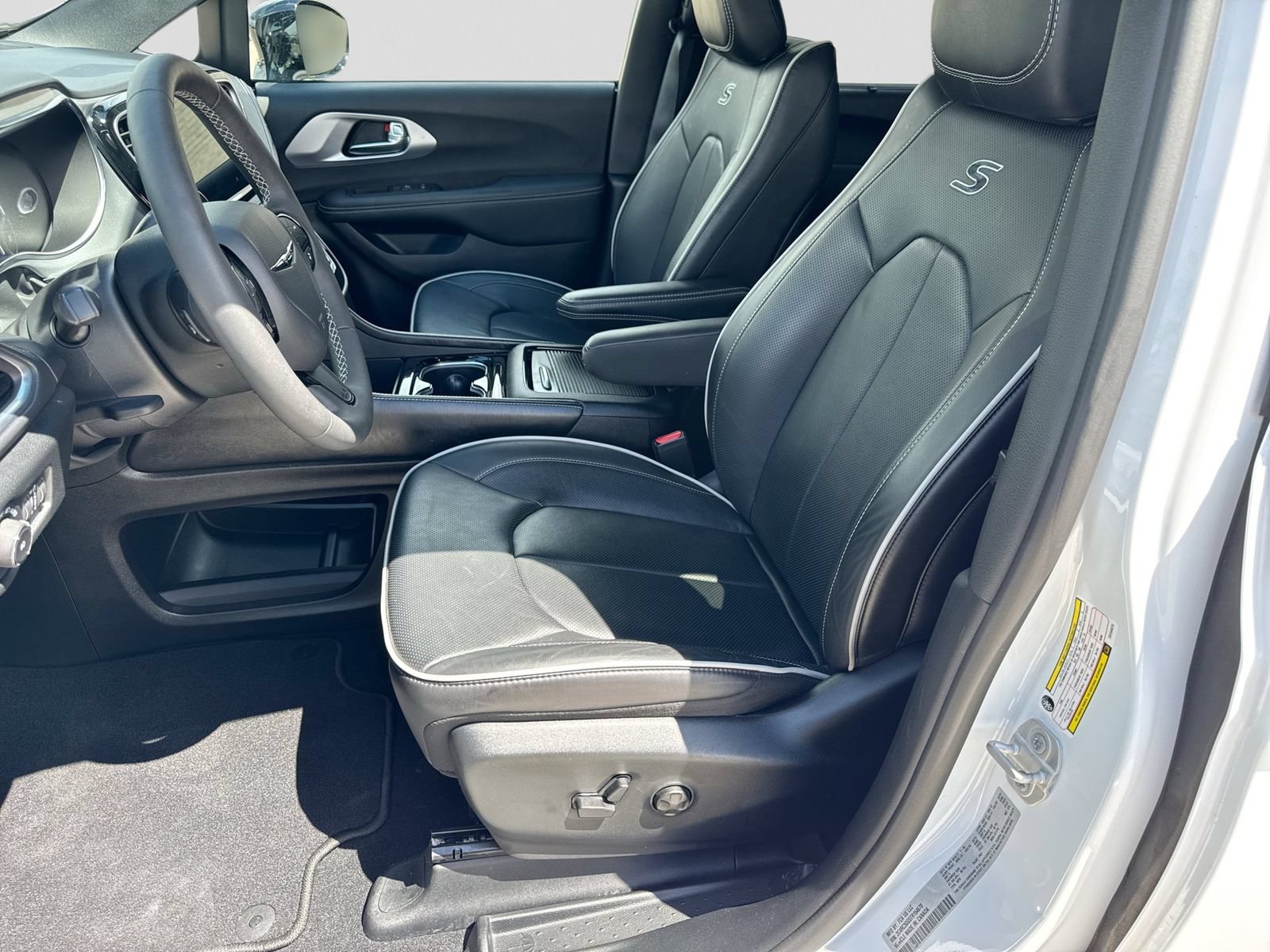 Used 2026 Chrysler Pacifica Limited w/ S Appearance Package AWD/4WD image 20