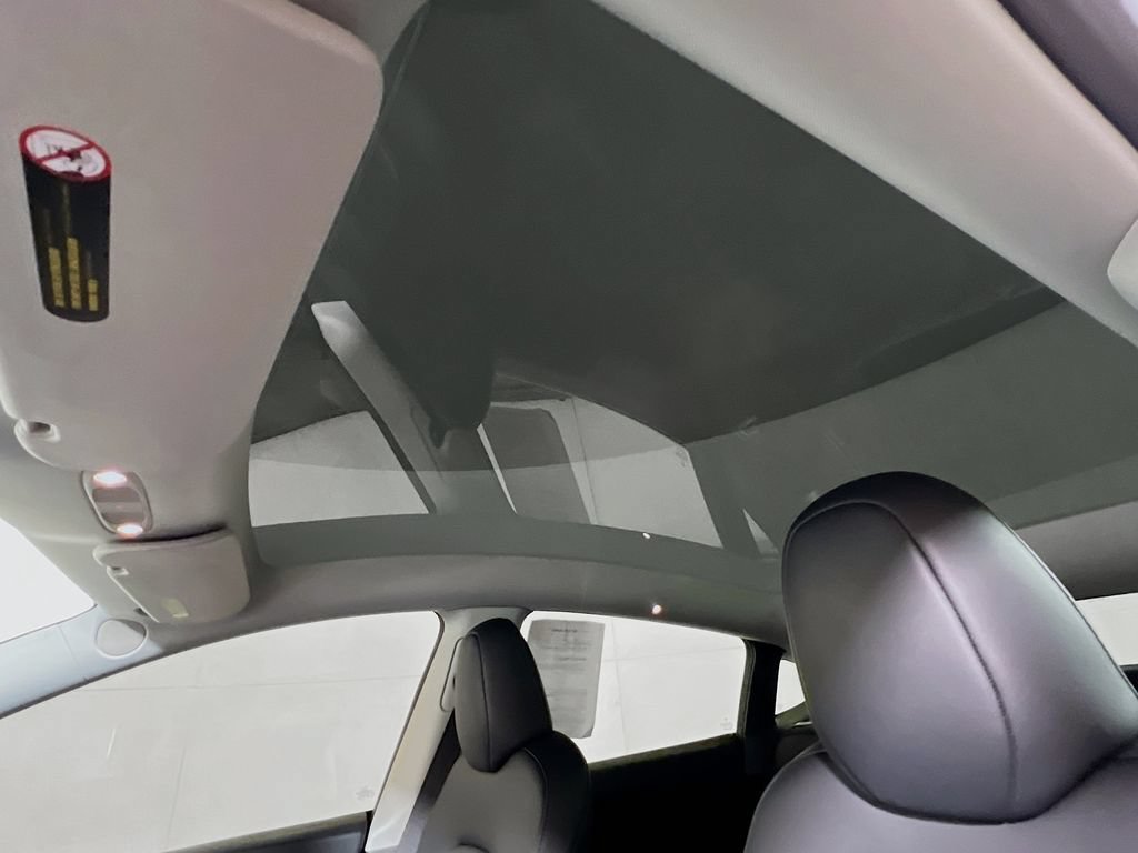 Used 2025 Tesla Model Y Long Range AWD/4WD image 18