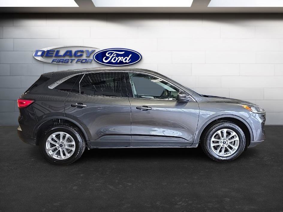 Used 2020 Ford Escape SE image 6