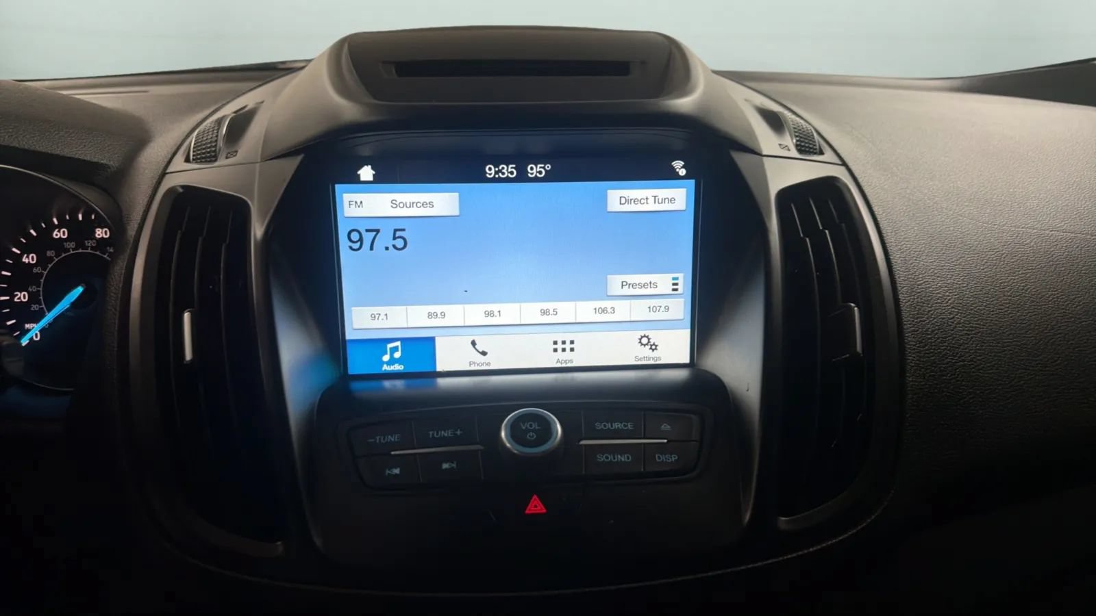 Used 2018 Ford Escape SE w/ Ford Safe & Smart Package AWD/4WD image 13