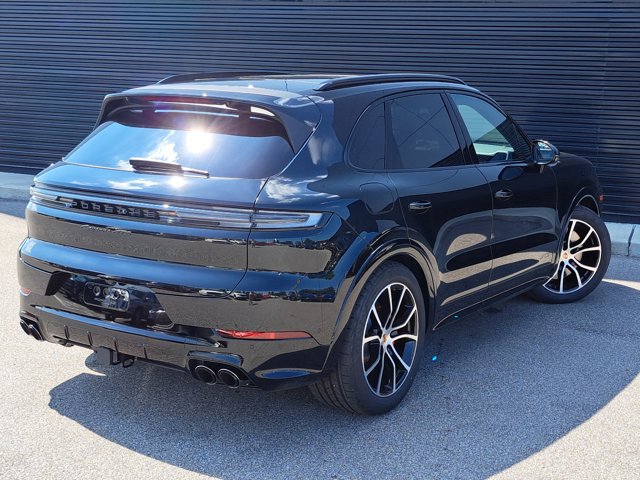 New 2025 Porsche Cayenne GTS image 7