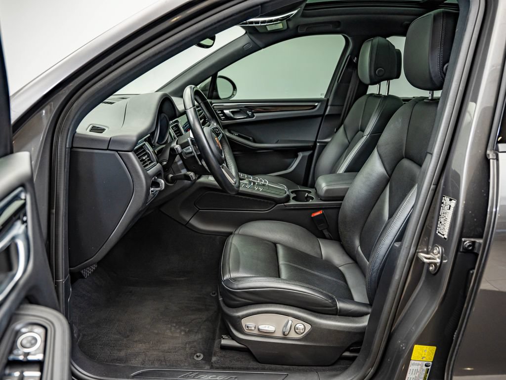 Used 2018 Porsche Macan AWD/4WD image 5