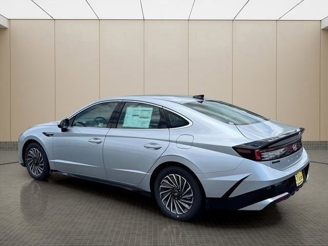 Certified 2025 Hyundai Sonata SEL FWD image 4