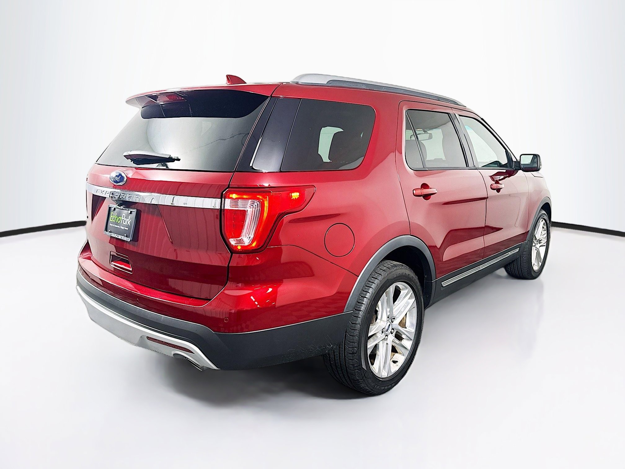 Used 2017 Ford Explorer XLT w/ Equipment Group 202A FWD image 9