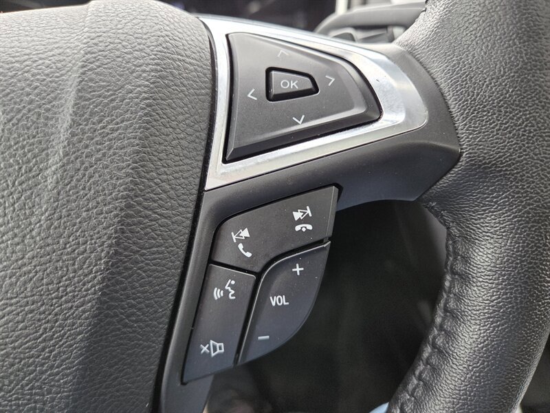 Used 2018 Ford Fusion SE w/ Fusion SE Technology Package FWD image 15
