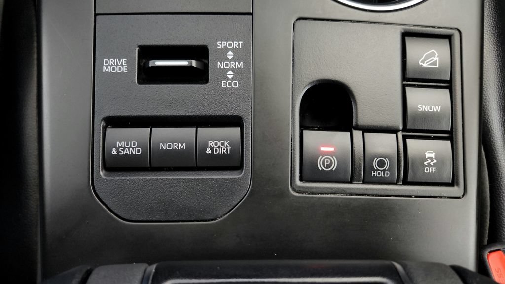 Used 2023 Toyota Highlander XLE AWD/4WD image 33