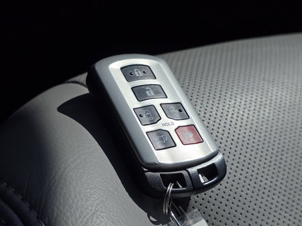 Used 2019 Toyota Sienna Limited AWD/4WD image 34