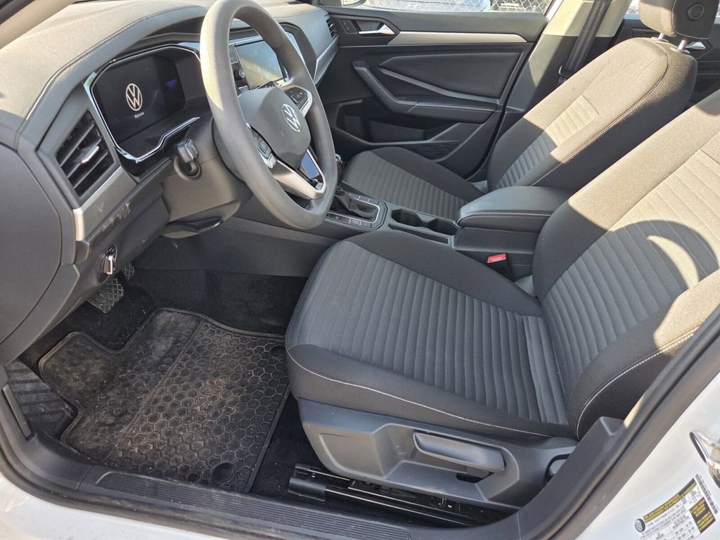 Used 2022 Volkswagen Jetta S image 3