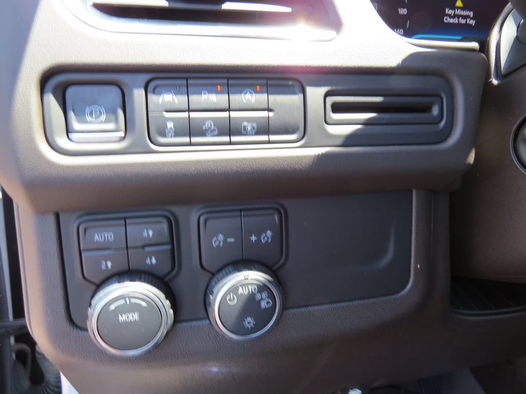 Used 2023 Chevrolet Tahoe Z71 w/ Luxury Package AWD/4WD image 23