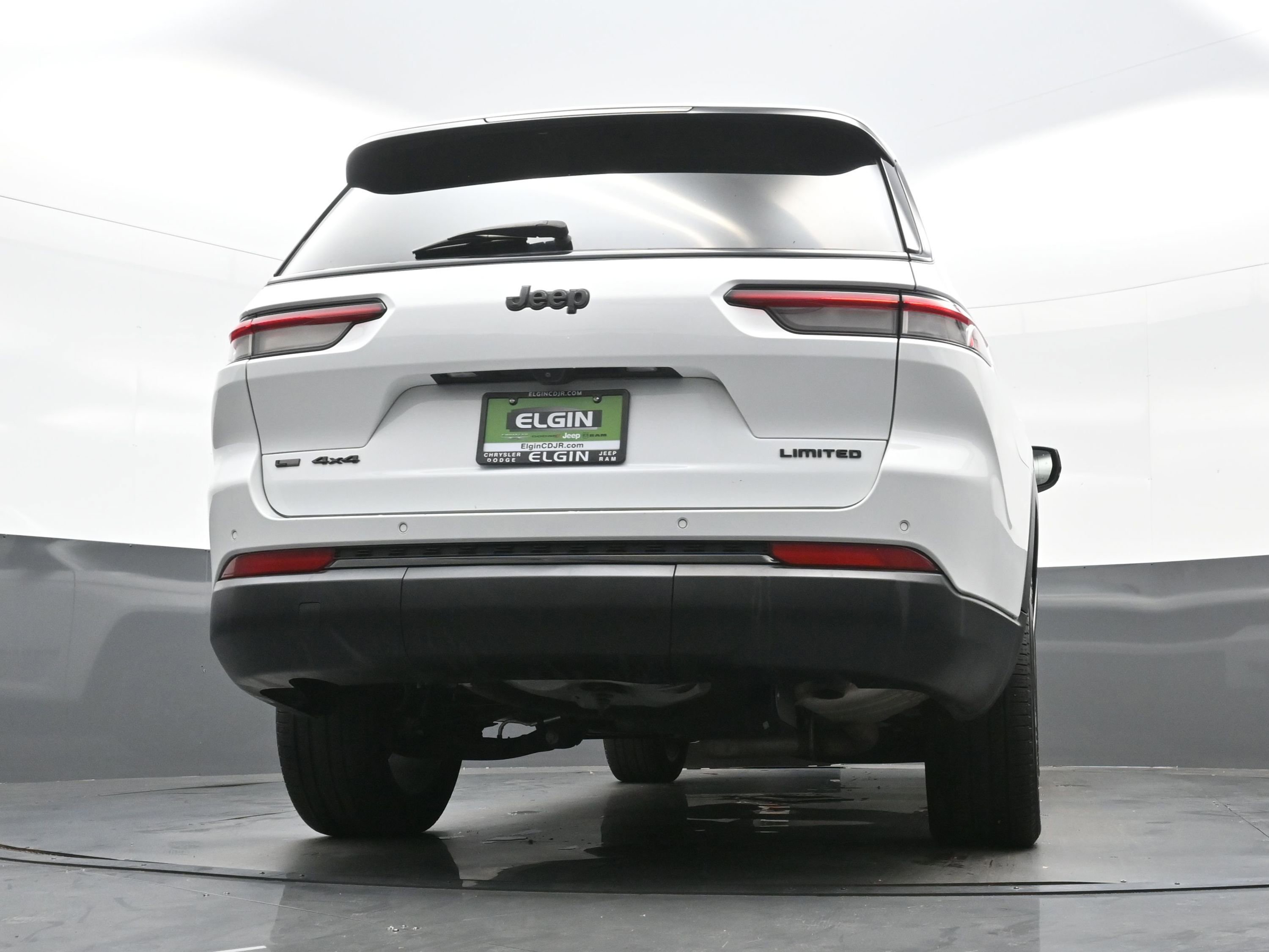 Used 2023 Jeep Grand Cherokee L Limited w/ Black Appearance Package image 32