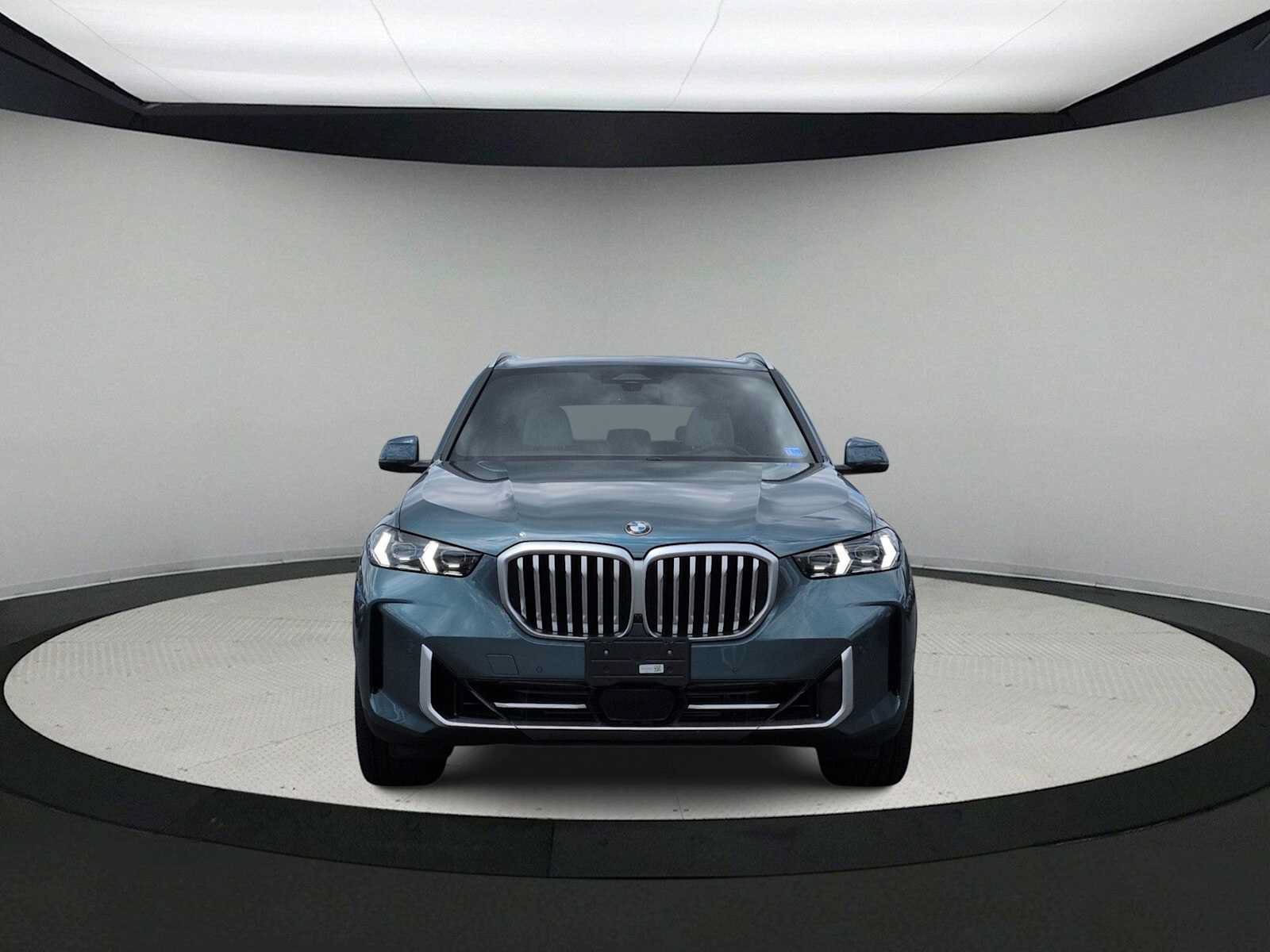 Used 2024 BMW X5 xDrive40i w/ Premium Package AWD/4WD image 3