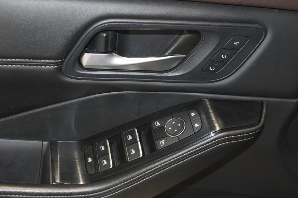 Used 2023 Nissan Rogue SL w/ SL Premium Package FWD image 6