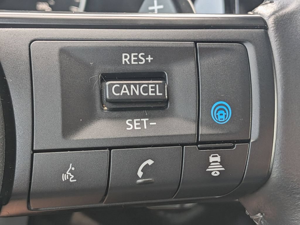 Used 2025 Nissan Pathfinder SV FWD image 14