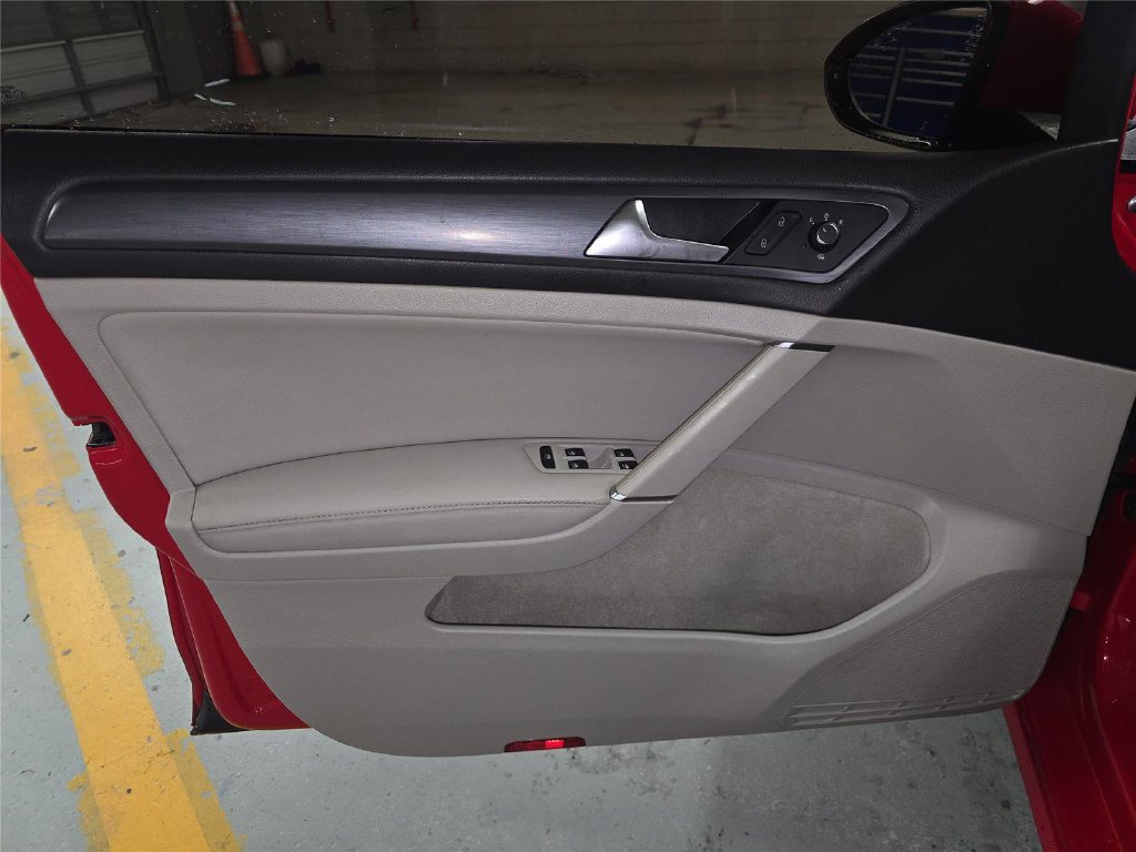 Used 2018 Volkswagen Golf SE FWD image 12